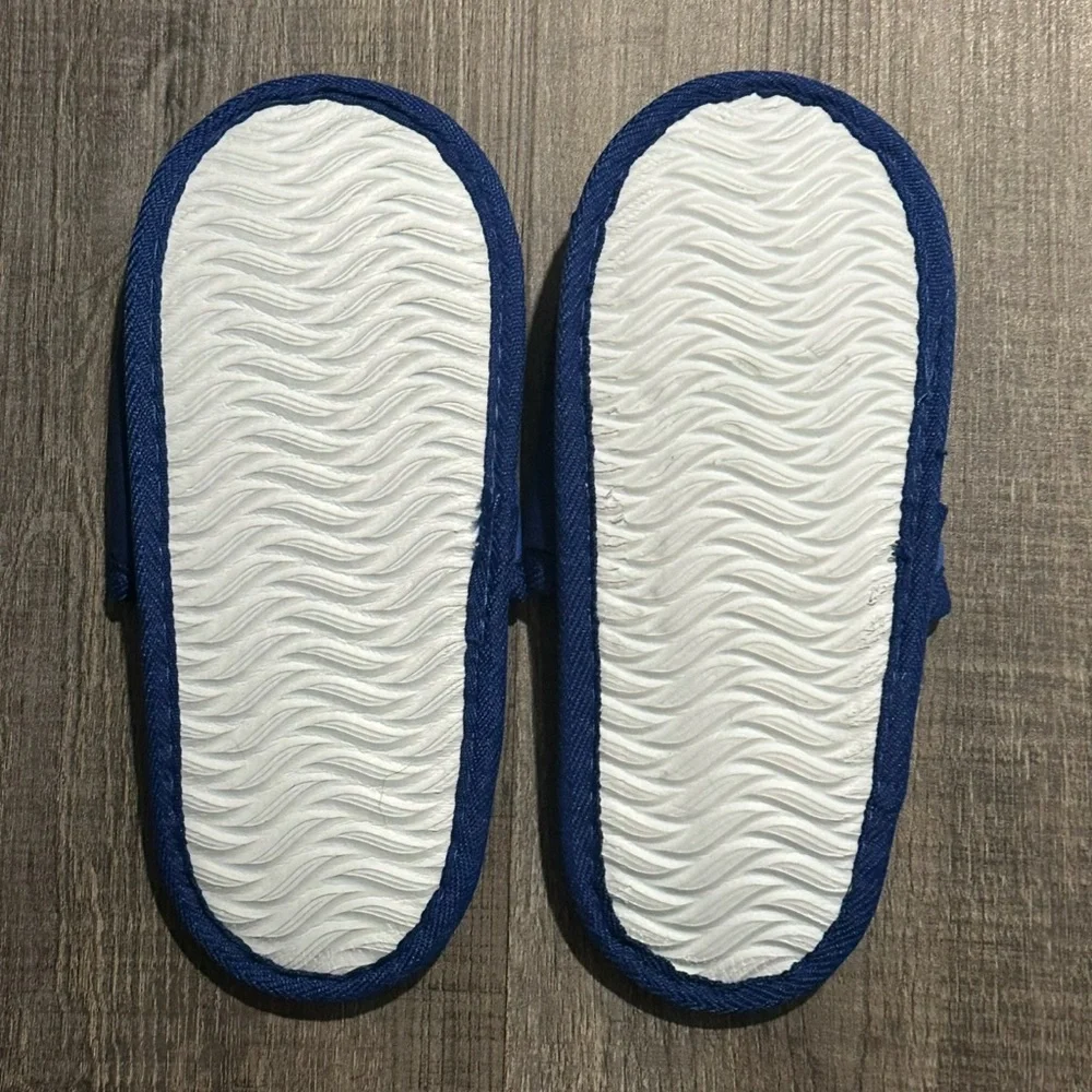 New Big Kids Size 3 Marvel Avengers Blue Slippers from Hong Kong Disney